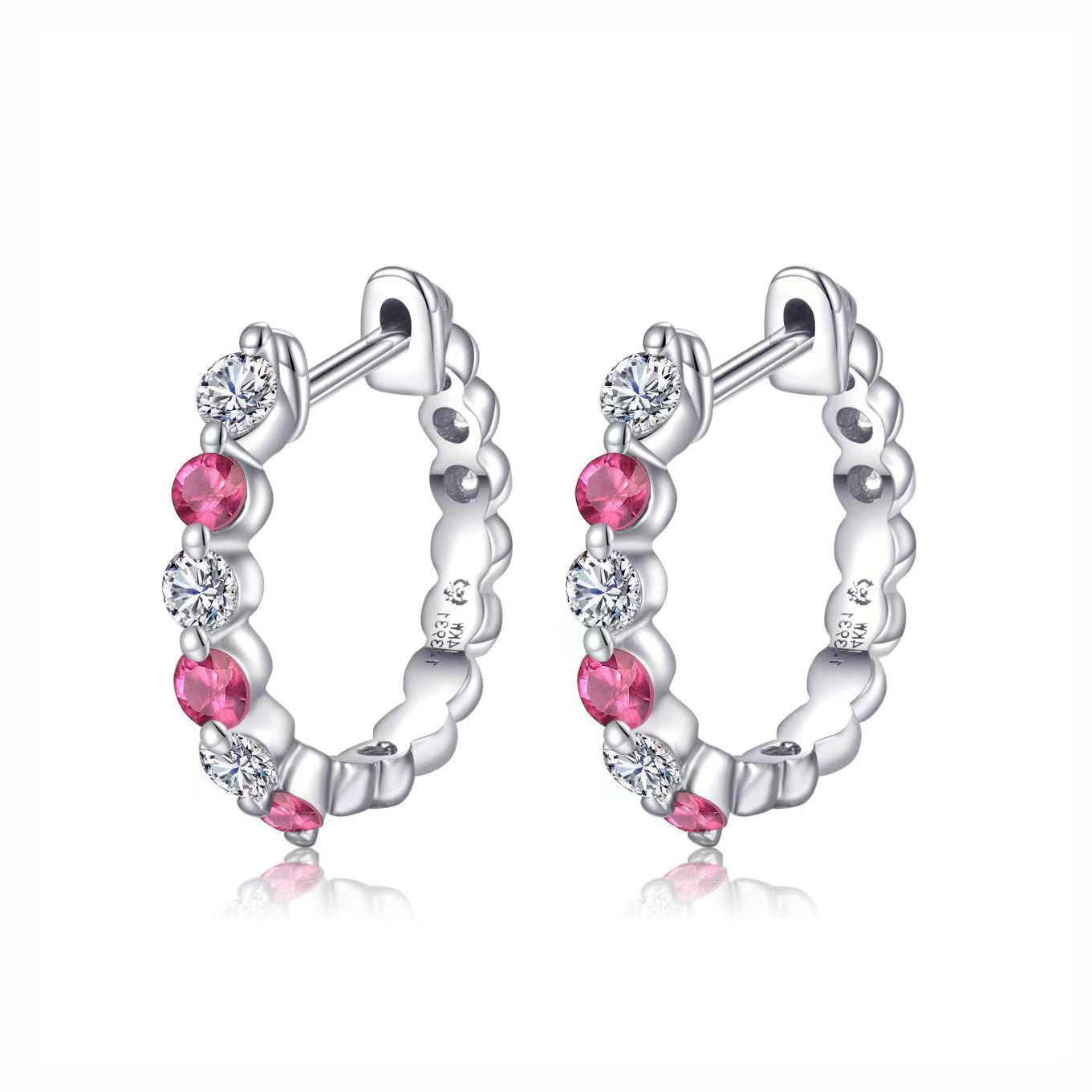 14KY DIAMOND SHARED PRONG HUGGIE EARS